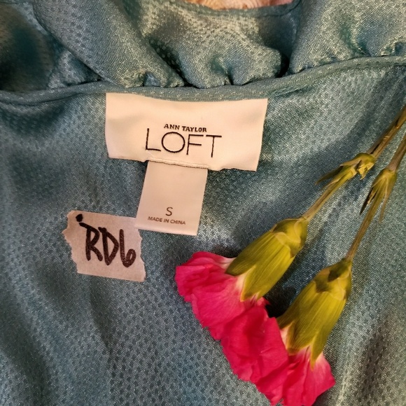 🌻🌺🌻ANN TAYLOR LOFT RUFFLE TRIM BLOUSE!! - Picture 4 of 5